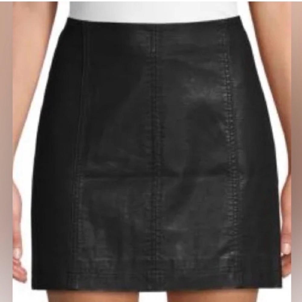 Free People Modern Femme Faux Leather Black Mini Skirt - Size 8 - Picture 2 of 7